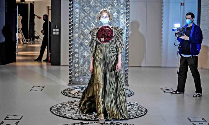 Dior e Valentino exibem propostas quase opostas na Semana de Moda de Paris - Stephane de Sakutin/AFP