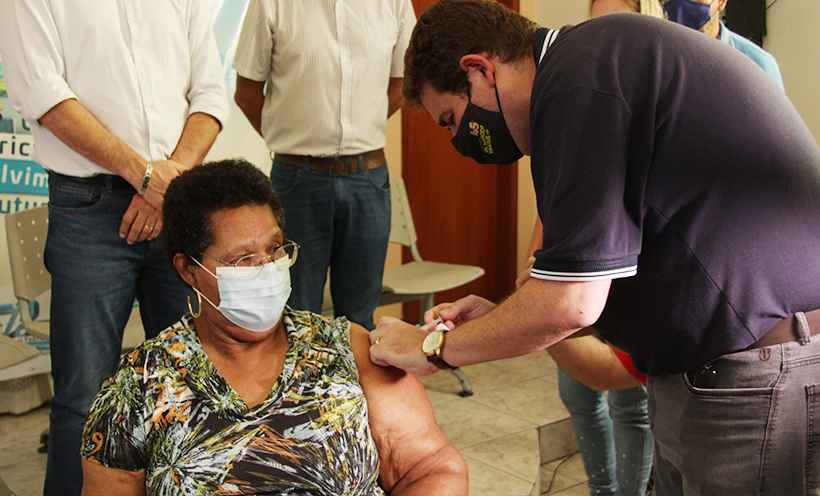 COVID-19: idosos de Coronel Fabriciano já recebem a segunda dose da vacina - Divulgação PMCF