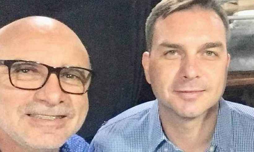 Flávio Bolsonaro e sócio entregam loja de chocolates investigada pelo MP  - Reprodução internet