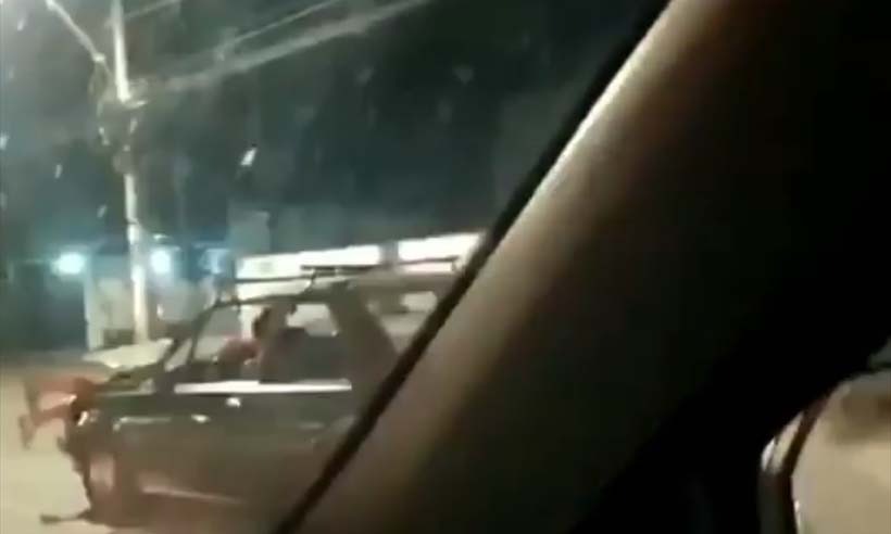 Carro em movimento com homem no capô é flagrado em BH; veja vídeo - Reprodução/Instagram @bhemeupais