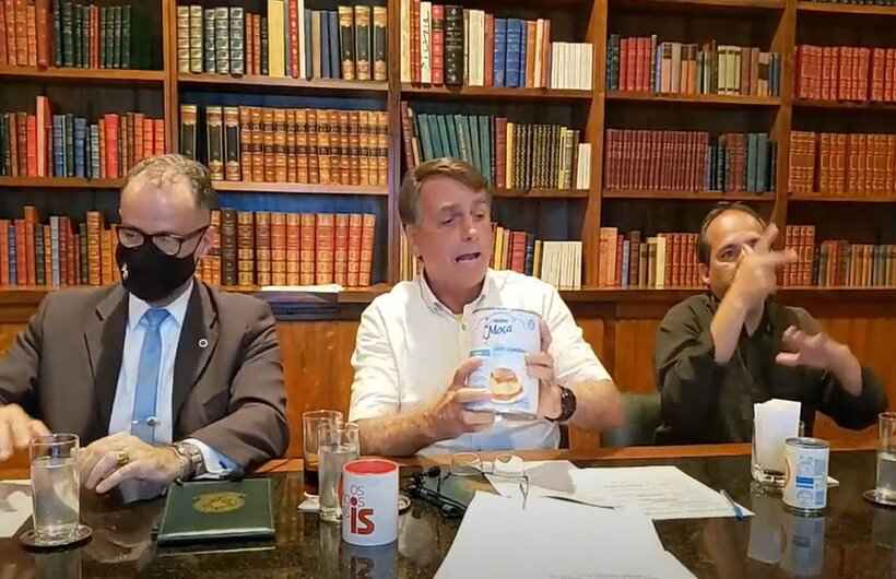 Bolsonaro ataca imprensa sobre leite condensado: 'Enfiar na tua orelha' - Reprodução