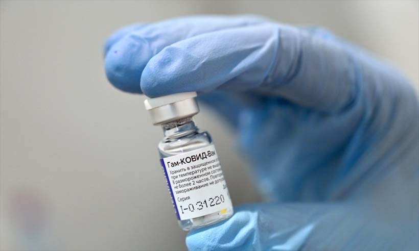 Senado aprova liberação emergencial de vacinas em até cinco dias  - Andrej ISAKOVIC / AFP

