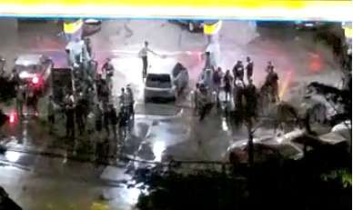 'Rolê no postinho' aglomera jovens no Bairro Belvedere, em BH; veja vídeo - Reprodução WhatsApp