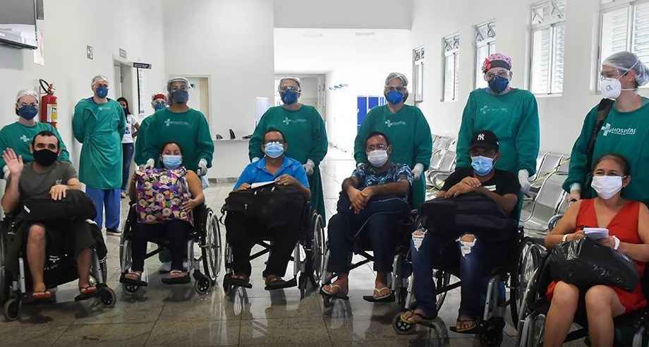 Mais dois pacientes de Manaus recebem alta em hospital de Uberaba - André Santos/Prefeitura de Uberaba