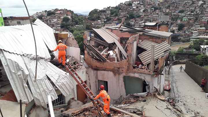 Após prédio irregular desabar em BH, desalojados relatam medo e insegurança - Jair Amaral/EM/D.A.Press