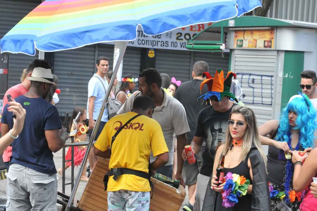 Sem carnaval, Ambev e app de bebidas darão auxílio de R$150 para ambulantes - Sidney Lopes/EM/D.A Press
