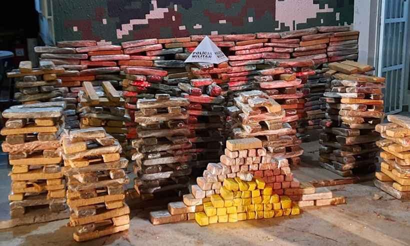 PM apreende quase 700 tabletes de crack e maconha enterrados em chácara - Polícia Militar/Divulgação