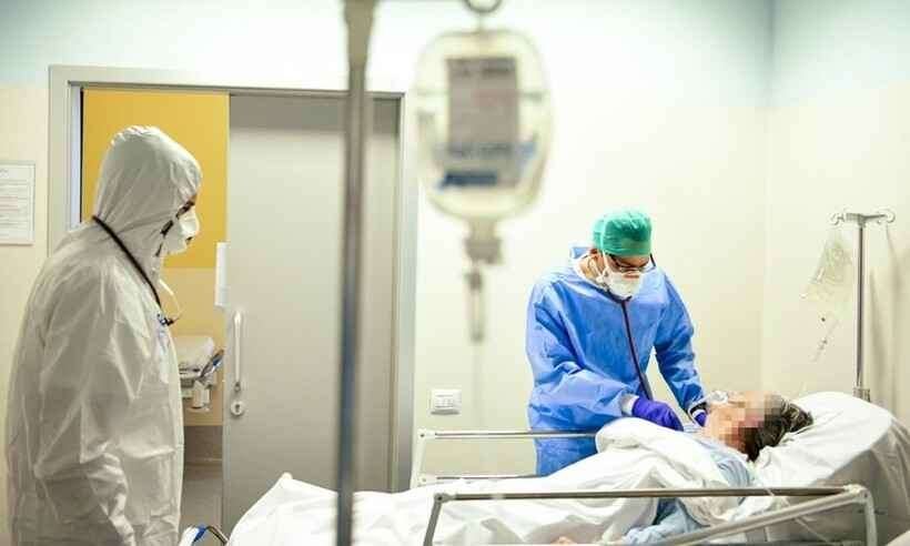 Conselhos se mobilizam para garantir vacinação de médicos e farmacêuticos - Piero Cruciatti/ AFP