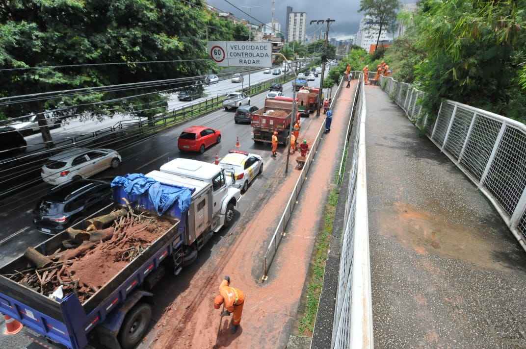 Com chuvas, barranco se movimenta em BH e moradores ficam apreensivos - Fotos: Gladstone Rodrigues/EM/D.A Press