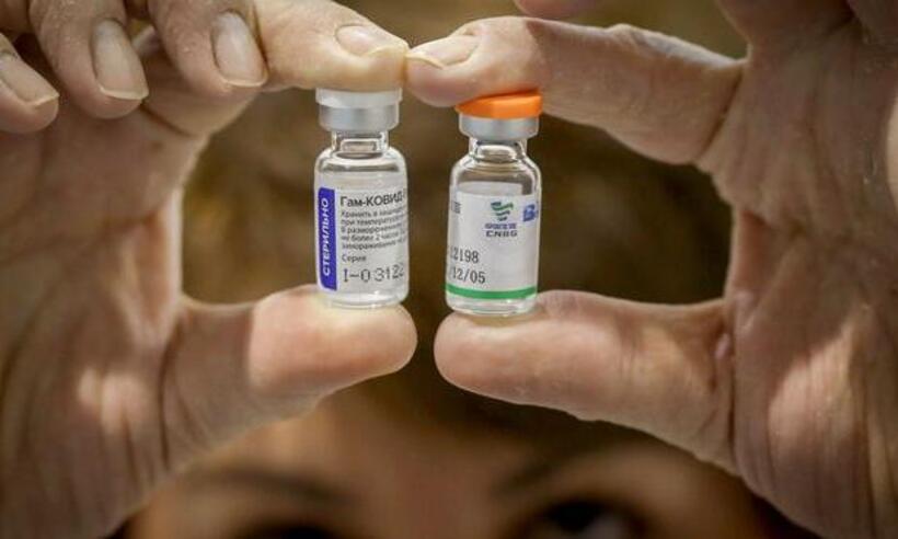 Governo brasileiro autoriza compra de vacinas da Rússia e Índia - Oliver Bunic/AFP 