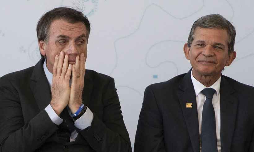 Em evento militar, Bolsonaro aproveita para ameaçar com novas mudanças - Mauro Pimentel/AFP - 14/12/18