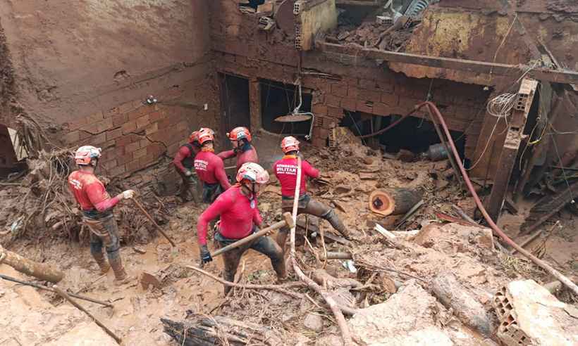 Bombeiros confirmam cinco mortes em soterramento em Santa Maria de Itabira - Corpo de Bombeiros/Divulgação
