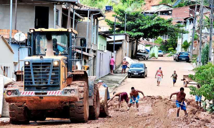 Desabrigados em Santa Maria de Itabira temem roubos em casas interditadas - Ramon Lisboa/EM/D.A Press