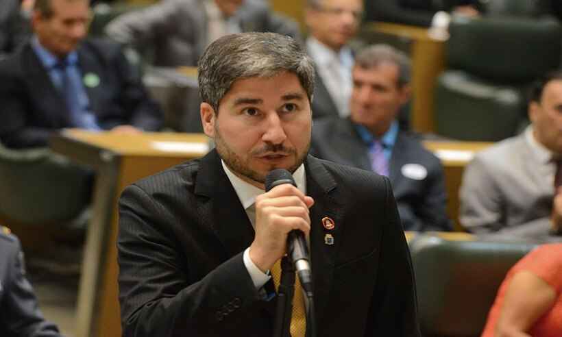 'Foi gentileza', diz Fernando Cury, deputado acusado de importunação sexual - Câmara dos Deputados