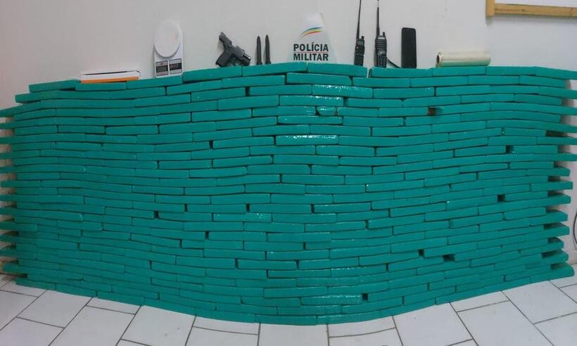 PM descobre depósito de drogas e apreende cerca de 300 kg de maconha em MG - PMMG/divulgação