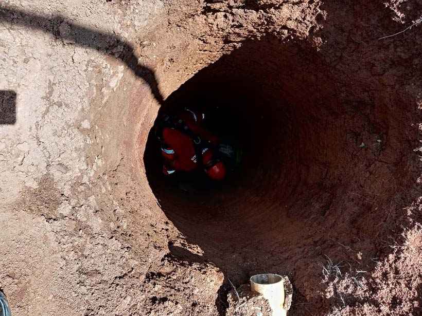Idosa cai em fossa desativada e fica ferida - Divulgação/Corpo de Bombeiros