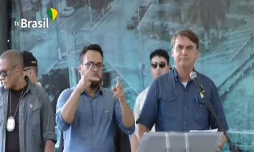 Bolsonaro responde críticos: 'Não vou desistir, porque sou imbrochável'  - Reprodução/TV Brasil