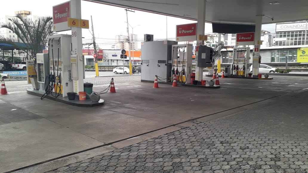 Postos de BH têm desabastecimento e poucos clientes mesmo após fim da greve - Jair Amaral/EM/D.A Press