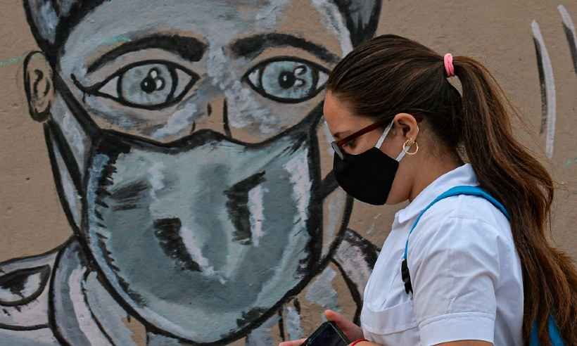 COVID-19: Entidades médicas divulgam manifesto a favor de máscaras - Yamil LAGE/AFP