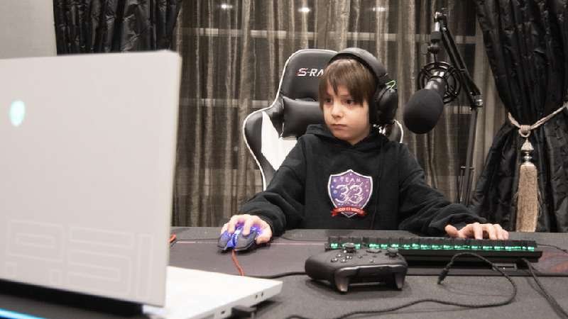 Menino de 8 anos se torna jogador profissional de videogame - Team 33
