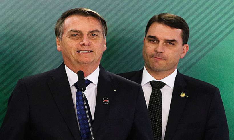 Bolsonaro tenta evitar que compra de mansão por Flávio afete o governo - Valter Campanato/Agência Brasil