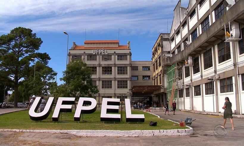 Professores da Federal de Pelotas sofrem advertência por criticar Bolsonaro - UFPel-EducaBrasil