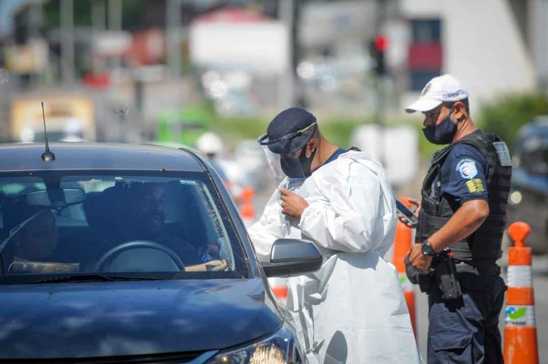 Barreiras sanitárias já operam em avenidas e estação de metrô de BH - Leandro Couri/EM/D.A Press