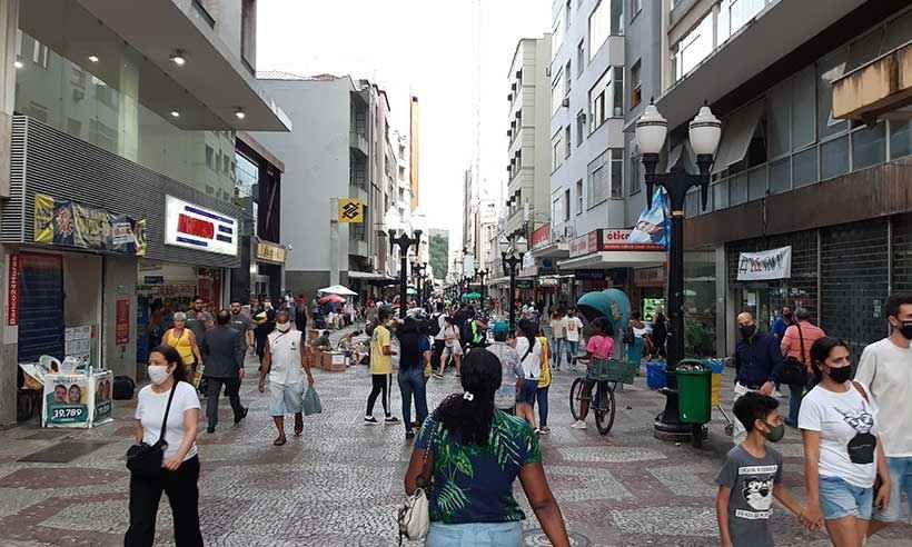 Juiz de Fora tem 90% de ocupação de UTI-SUS e fechamento de bares às 18h - Marcos Alfredo