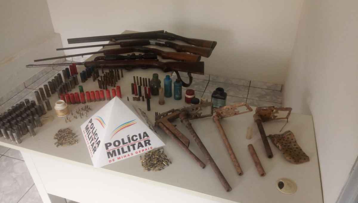 Caçador de jacarés é preso com grande quantidade de armas em Paracatu - PMMG
