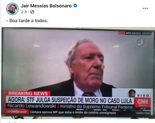 Bolsonaro publica foto de transmissão do julgamento de Moro no STF - Reprodução/Facebook