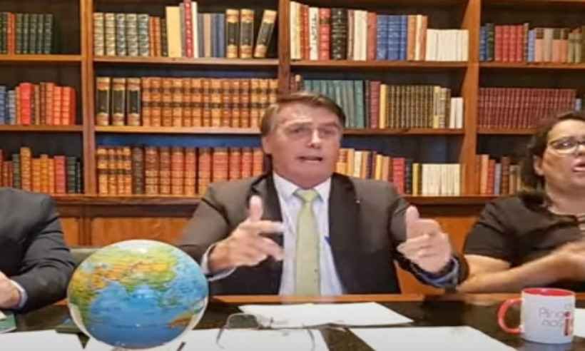 Bolsonaro cita intervenção militar e afirma: 'É fácil impor uma ditadura'  - Reprodução/Facebook