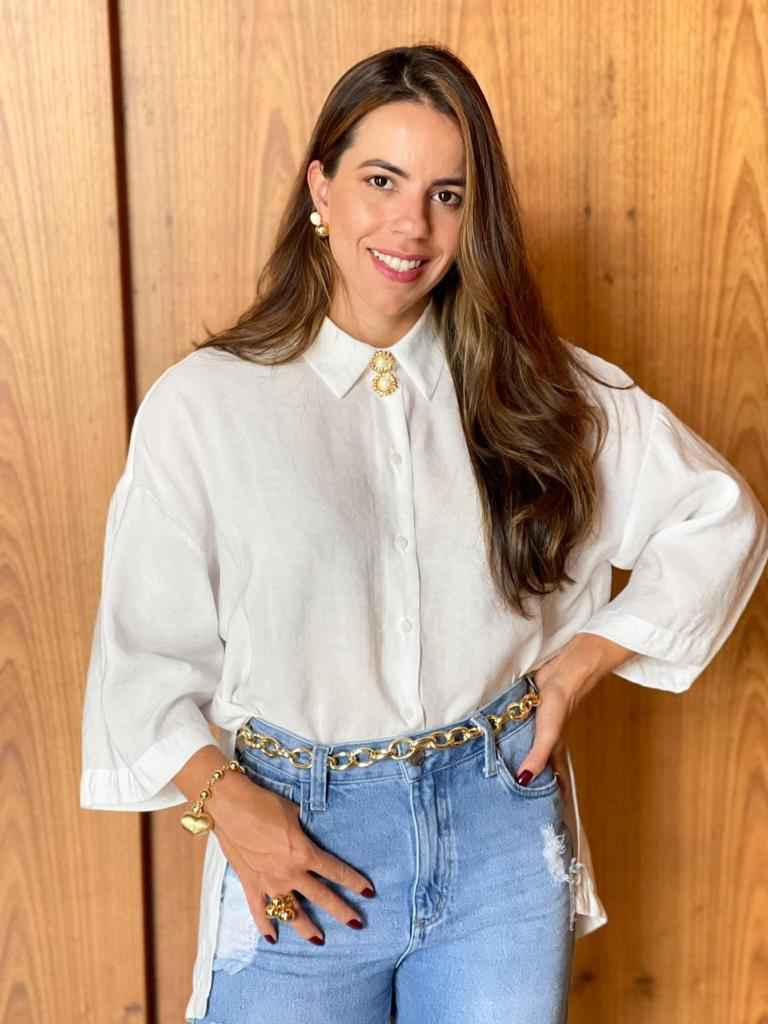 Digital influencer Cecília Castro comemora sucesso da nova linha da Núria Semijoias que homenageia paixões femininas