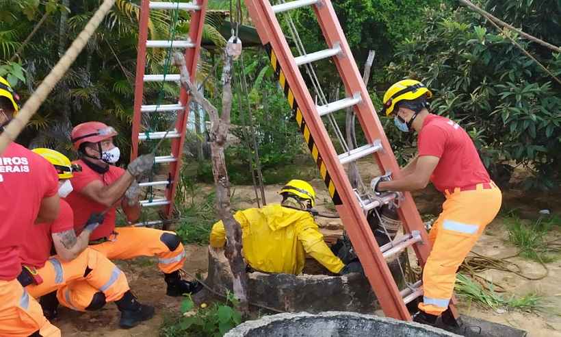 Bombeiros resgatam corpo de homem em cisterna na Grande BH - CBMMG