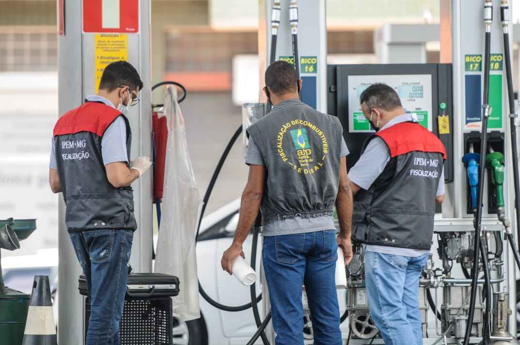 Entidades criam força-tarefa para fiscalizar postos de combustíveis de BH - Leandro Couri/EM/D.A Press