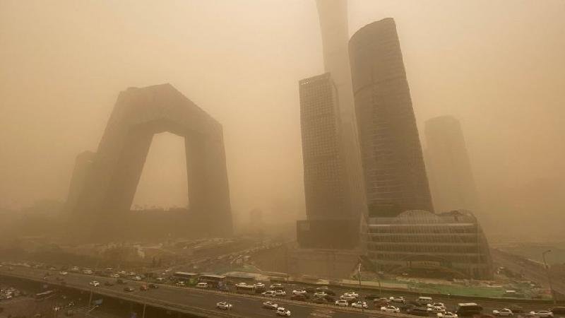 Céu apocalíptico 'apaga' Pequim em pior tempestade de areia em uma década - Getty Images