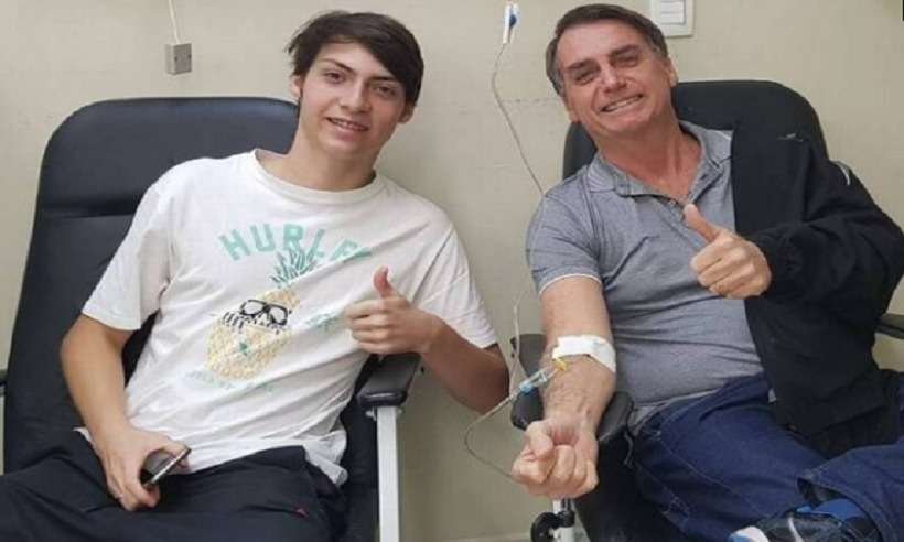 Polícia Federal investiga irregularidades em negócios de filho de Bolsonaro - Reprodução/Facebook