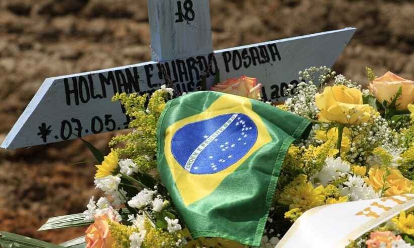 Washington Post: Desastre da COVID-19 no Brasil ameaça o mundo - Márcio James/AFP