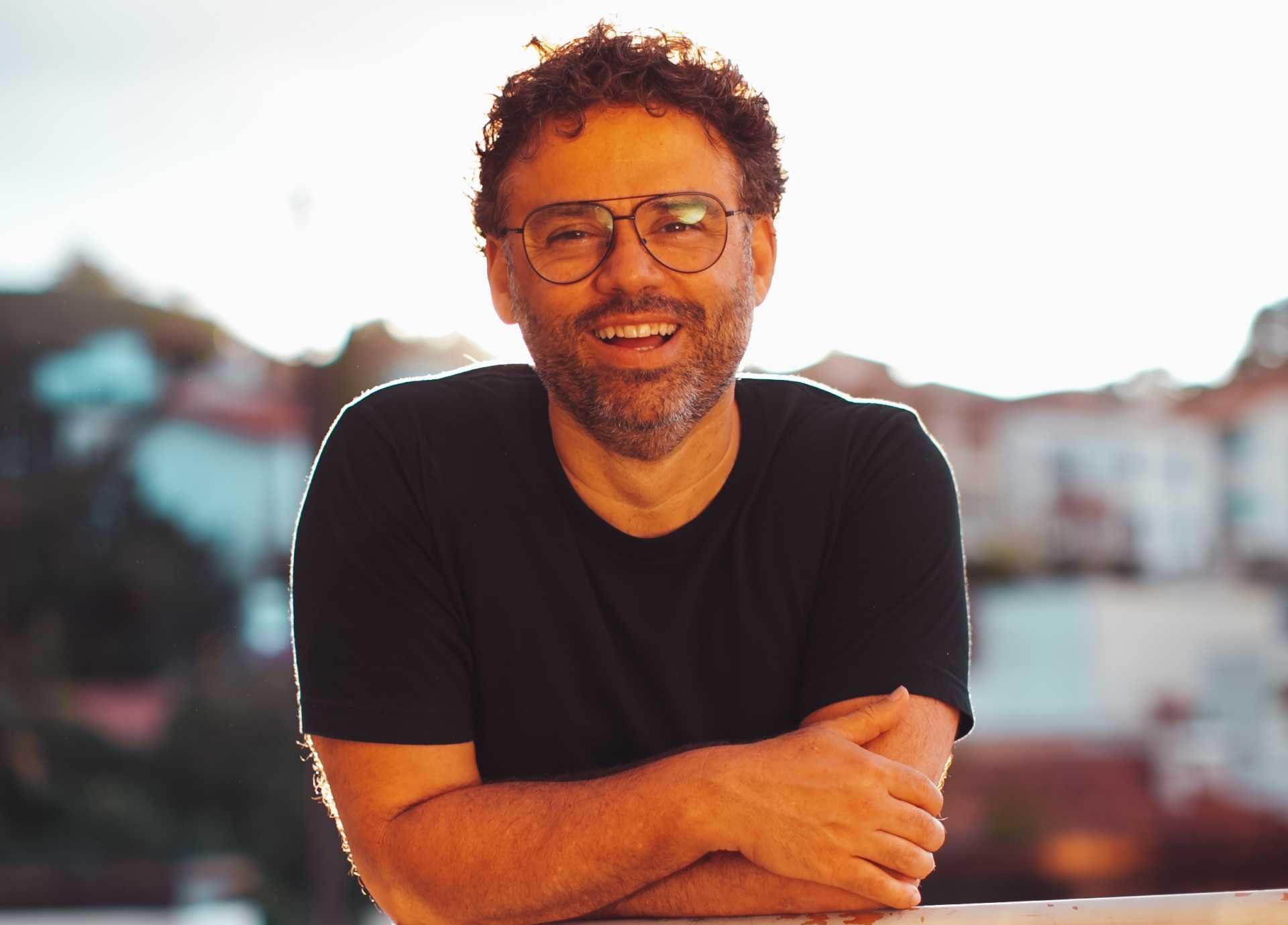 Henrique Portugal lança single como cantor e celebra parceria com Leoni -  Rodrigo Marques