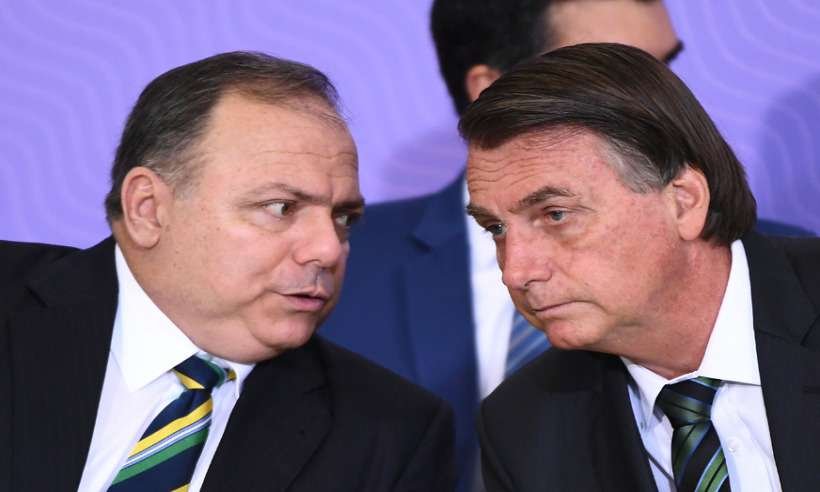 Bolsonaro elogia gestão de Pazuello na Saúde: 'Trabalho brilhante' - Evaristo Sá/AFP