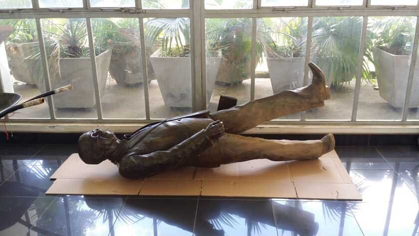Secretaria de Cultura localiza homem que derrubou estátua de Murilo Rubião - Edésio Ferreira/EM/DA PRESS