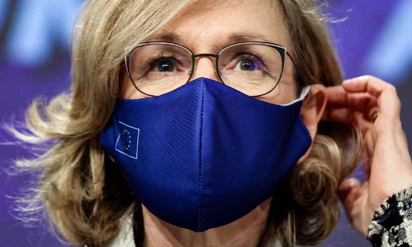 Comissária defende UE contra críticas de nacionalismo em vacinação - Kenzo TRIBOUILLARD/AFP