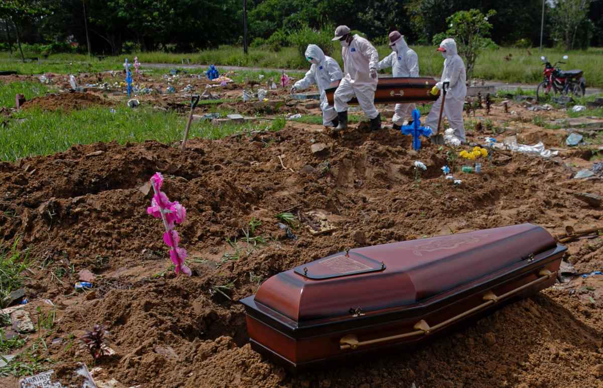 COVID-19: capital paulista registra recorde de enterros no domingo (21/03) - AFP / TARSO SARRAF