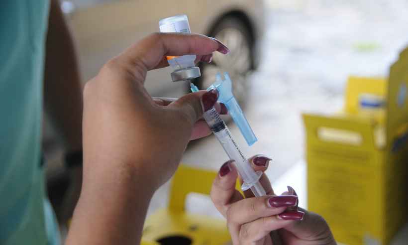 Idosos de BH adiantam vacinação por medo de faltar imunizante - Juarez Rodrigues/EM/D.A Press