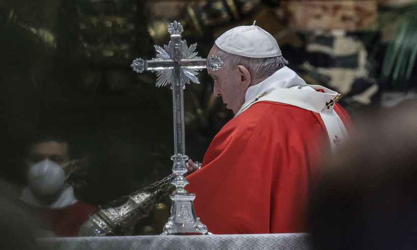 Papa celebra missa do Domingo de Ramos na presença de poucos fiéis - Giuseppe LAMI / POOL / AFP