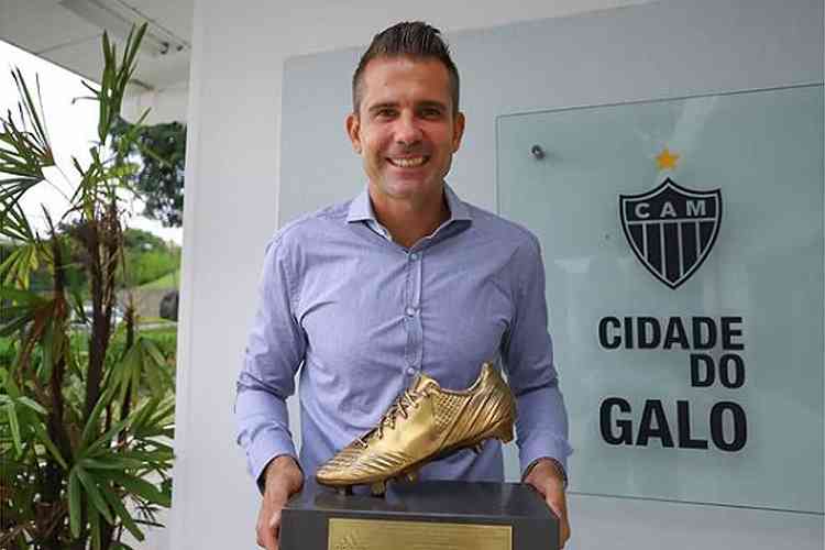 Atlético: Victor ganha troféu por defesa de pênalti na Libertadores de 2013 - Reprodução/Instagram