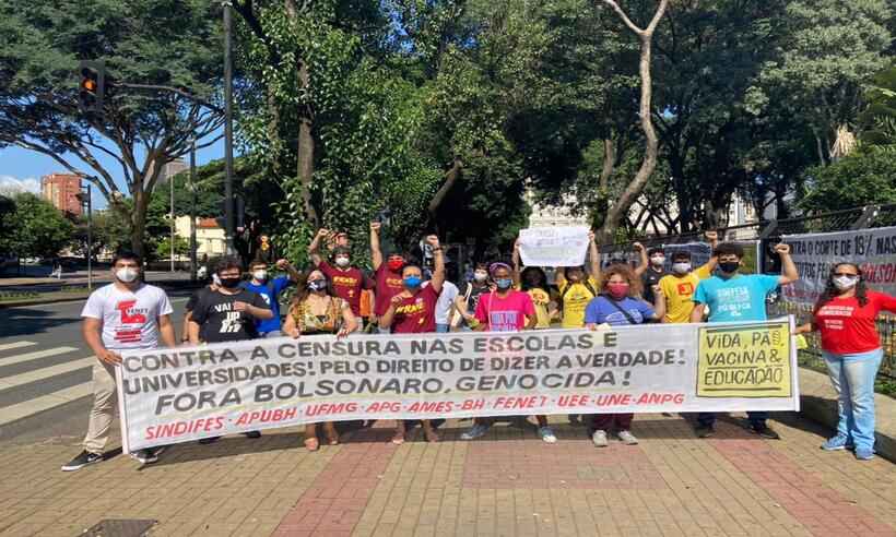 'Vida, Pão, Vacina e Educação': movimento estudantil faz ato na UFMG - Lucas Brito