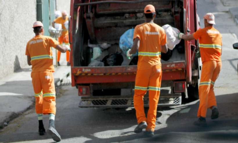 Garis de BH pedem prioridade na vacinação e ameaçam greve nesta terça - Ana Clara Nunes/PBH