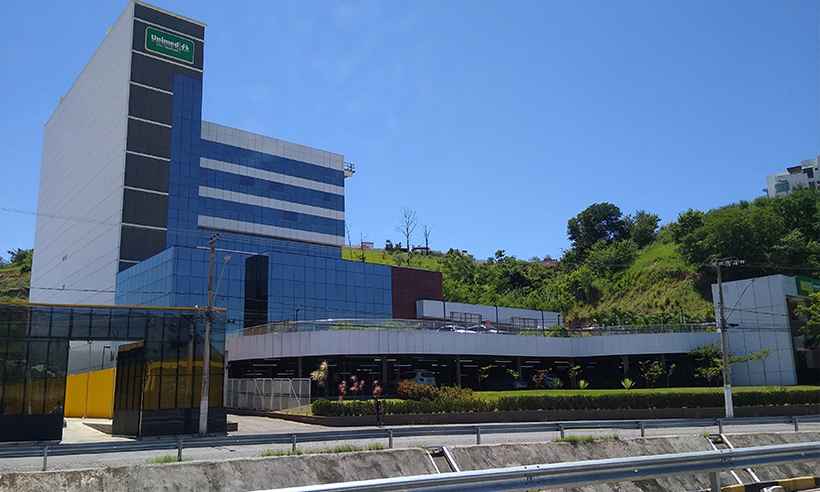 Com 10 mortes por dia de COVID-19, Valadares tem 43 pessoas na fila por UTI - Tim Filho/Especial para o EM