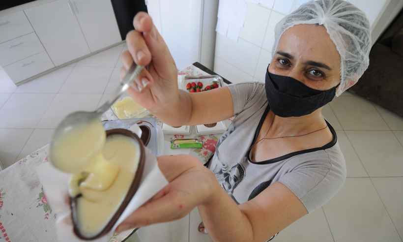 Ovos de Páscoa viram fonte de renda de famílias mineiras durante a pandemia - Leandro Couri/EM D.A Press
