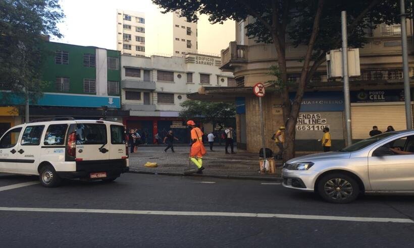 Com receio de retaliação, garis suspendem greve que pedia por vacinação - Edésio Ferreis/EM/D.A Press